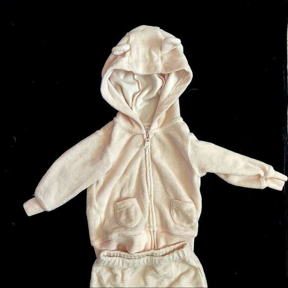 2/$10 Carter’s terrycloth bear tracksuit size 3m - Picture 1 of 7